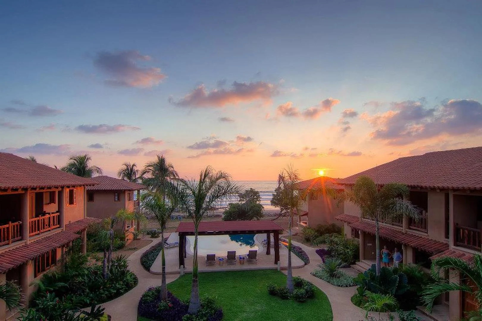 Sunset over Villa Alegría, the pool and Pacific Ocean